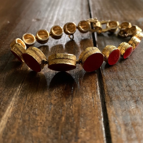 Red-Orange Circle Stone bracelet - Gold tone links - agate - security chain! - Picture 5 of 11
